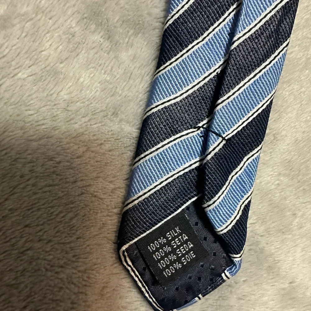 Hand made men tie